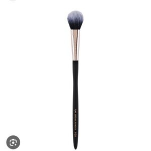 Profusion Pro Soft Synthetic Flat Round Face Setting Highlighter Blush Brush